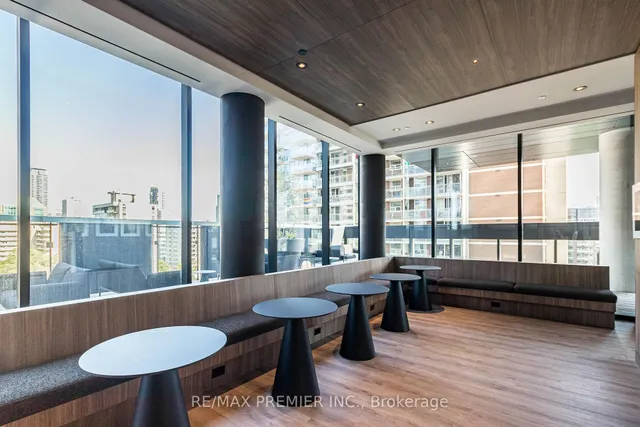55 Charles St #3904, Toronto 4