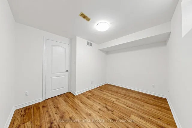 13 David Dunlap Circ, Toronto 4