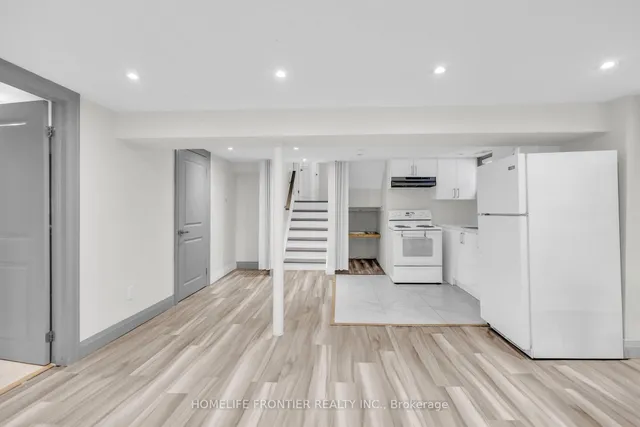 61 Sundial Cres, Toronto 4