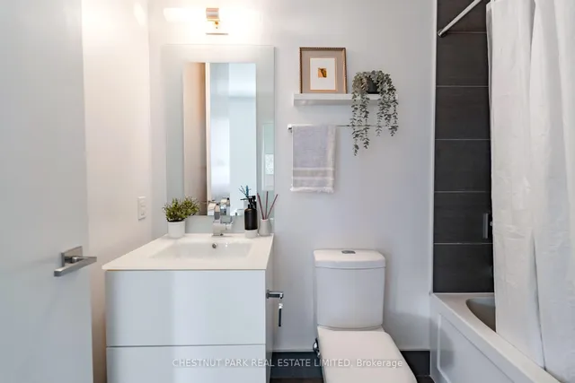 111 St Clair Ave #320, Toronto 4