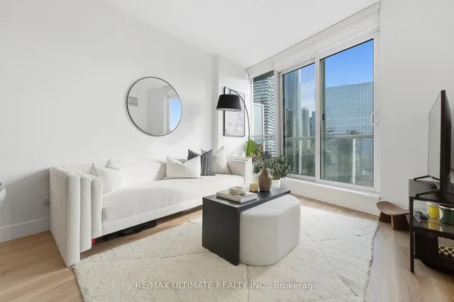 8 York St #3505, Toronto 2