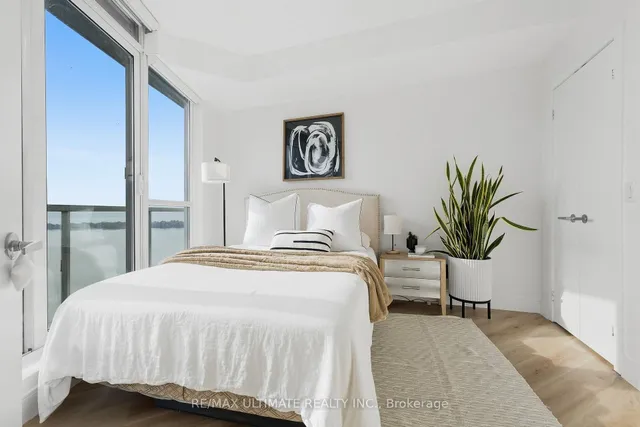 8 York St #3505, Toronto 4