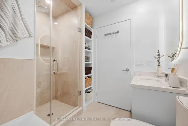 8 York St #3505, Toronto 5