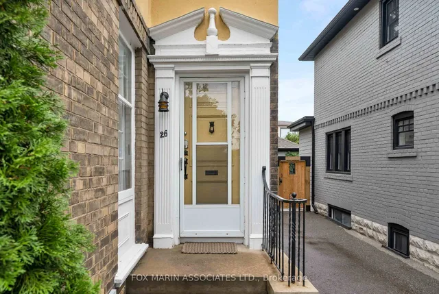 26 Claxton Blvd, Toronto 3