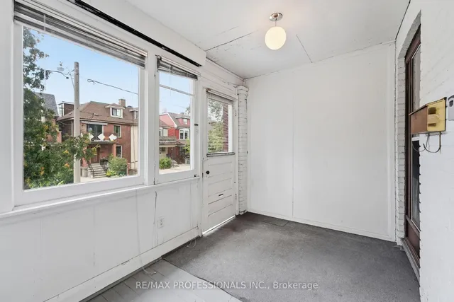 227 Montrose Ave, Toronto 4