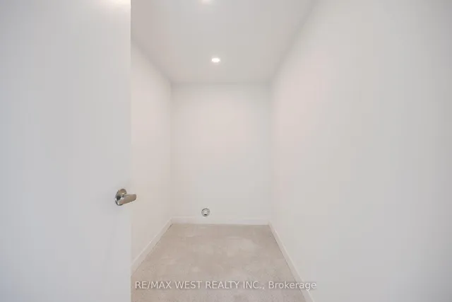 122 Green Gardens Blvd, Toronto 3