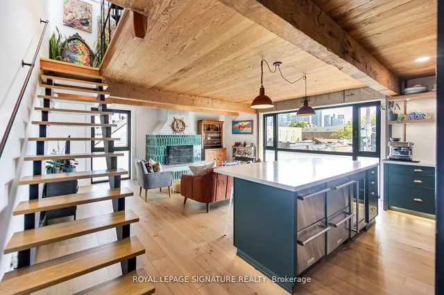 6 Littlehayes Lane, Toronto 4
