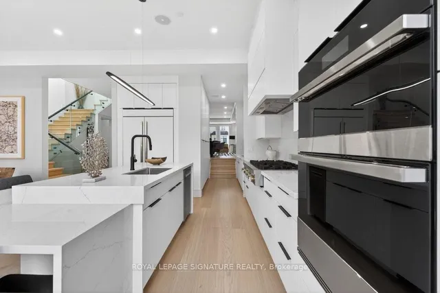 339 Broadway Ave, Toronto 5