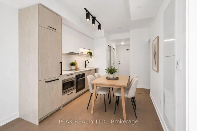 91 Montclair Ave #1803, Toronto 5