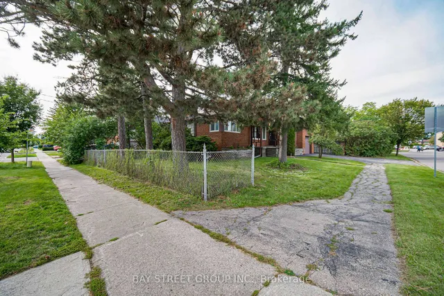 260 Moore Park Ave, Toronto 4