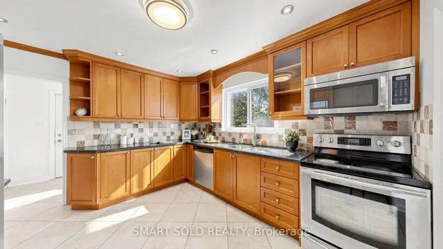 210 Shaughnessy Blvd, Toronto 5