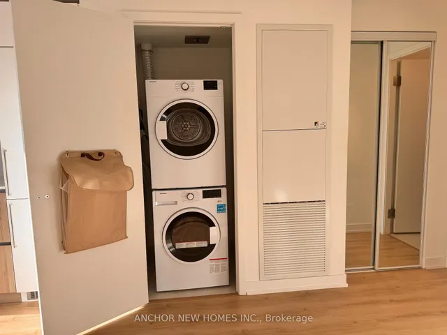 319 Jarvis St #3903, Toronto 4
