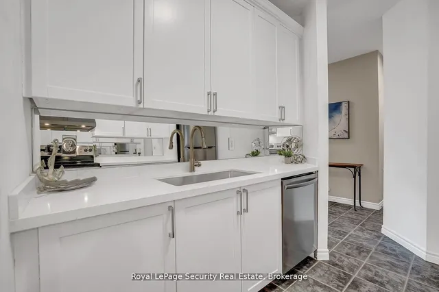 980 Yonge St #403, Toronto 3