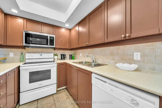 15 Northtown Way #2122, Toronto 5