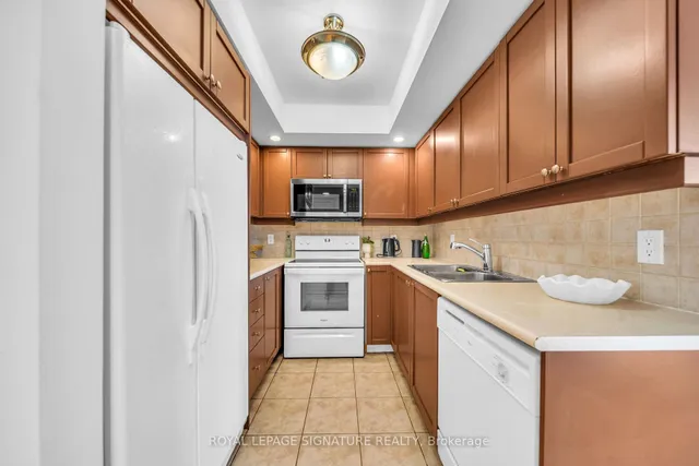 15 Northtown Way #2122, Toronto 4