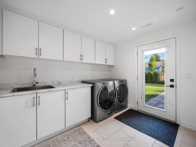 240 Maxwell St, Toronto 3