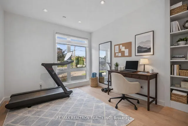 240 Maxwell St, Toronto 4