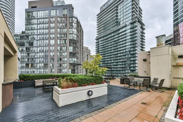 11 St Joseph St #713, Toronto 4