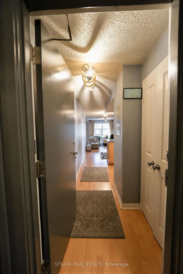 11 St Joseph St #304, Toronto 4