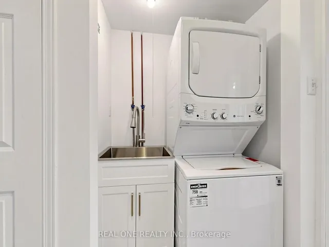 174 Rusty Crestway, Toronto 5