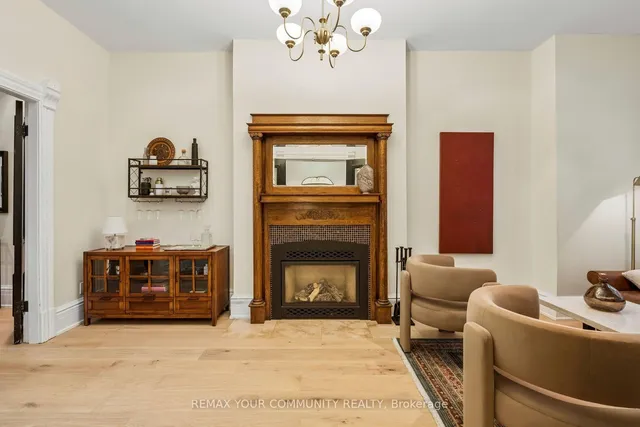 21 Laurier Ave, Toronto 5