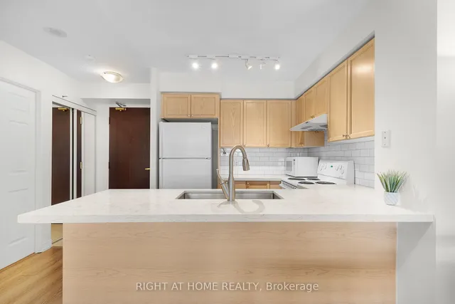 18 Parkview Ave #1602, Toronto 3