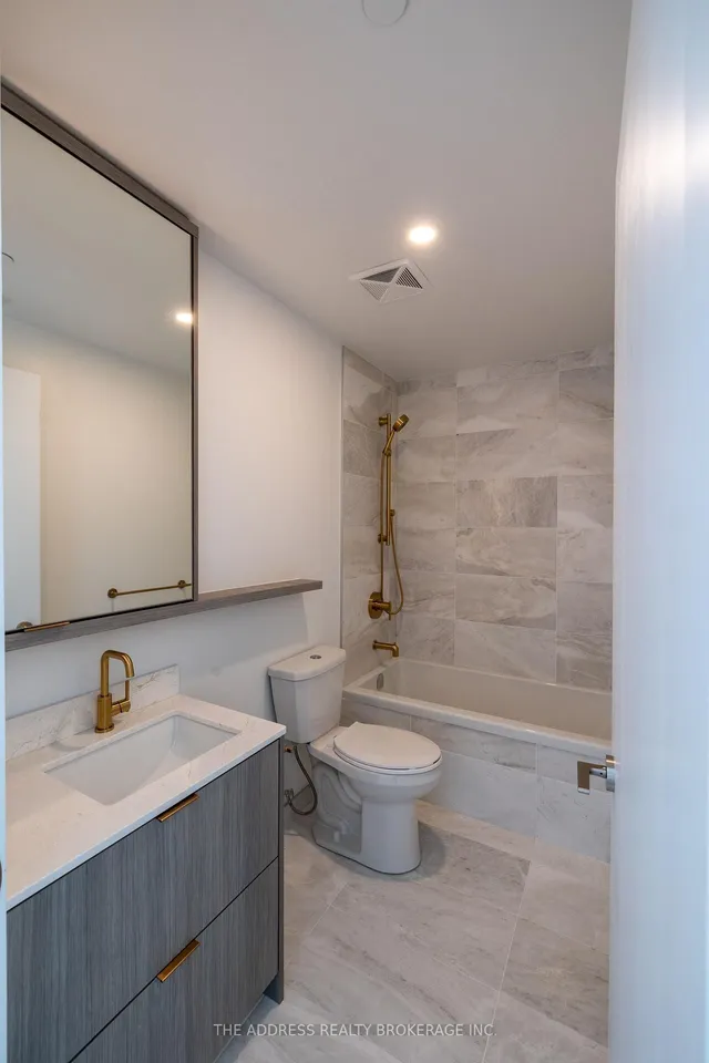 6 Greenbriar Rd #TH11, Toronto 3