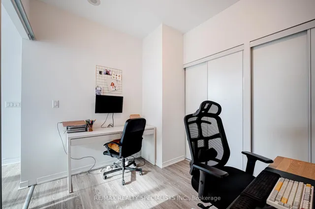 352 Front St #2305, Toronto 5