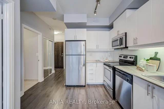 17 Kenaston Gdns #510, Toronto 3