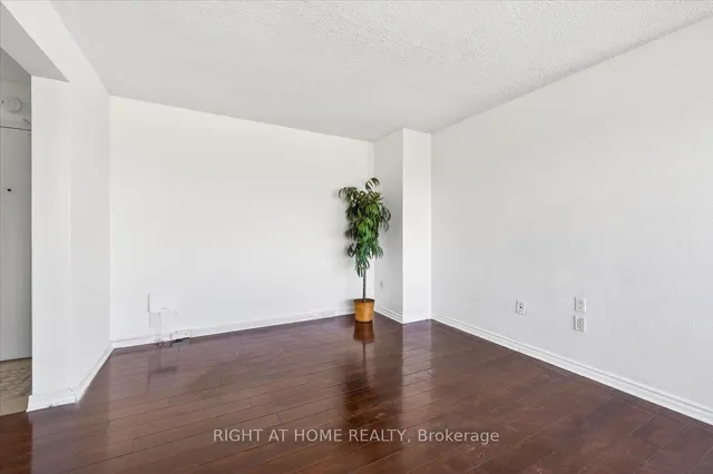 100 Leeward Glwy #708, Toronto 5