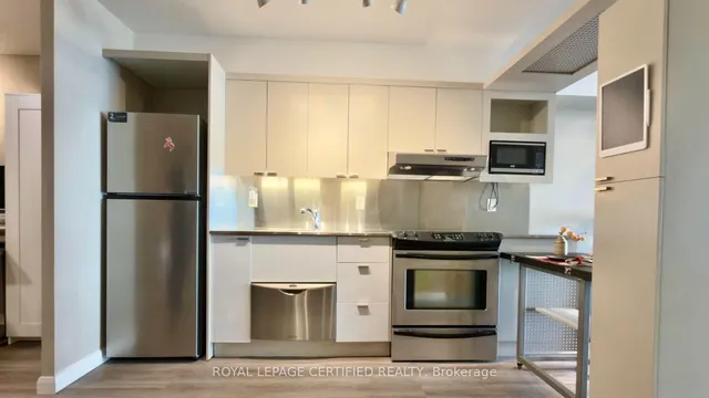 111 Elizabeth St #552, Toronto 5