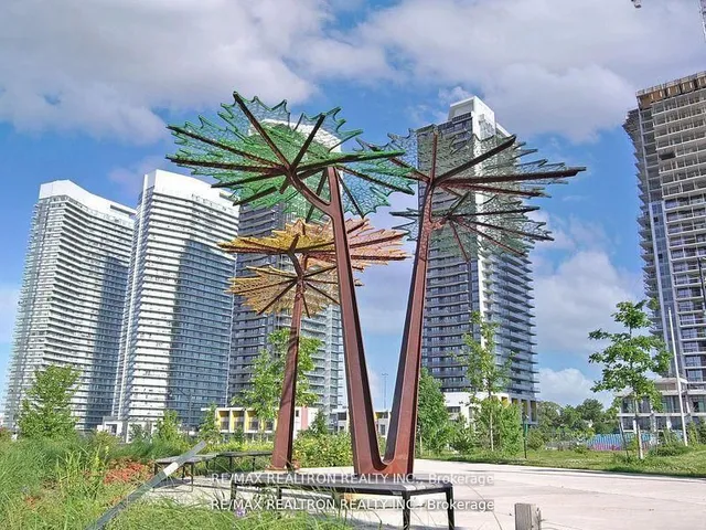 95 McMahon Dr #Th515, Toronto 4