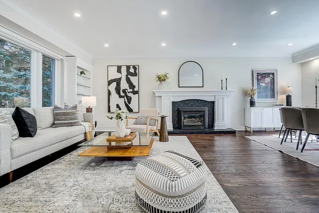 19 Lower Links Rd, Toronto 5
