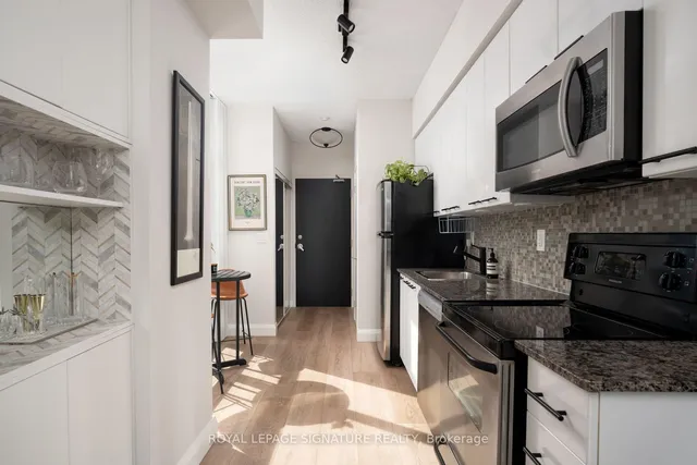 15 Bruyeres Mews #804, Toronto 5
