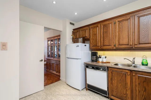 40 Oaklands Ave #321, Toronto 4