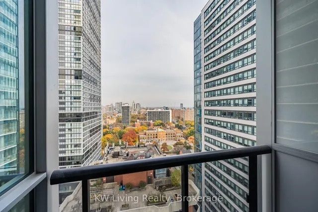 77 Mutual St #2110, Toronto 3