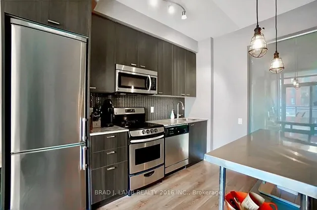 775 King St #809, Toronto 3