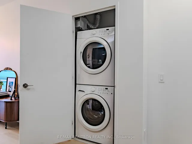 455 Front St #S302, Toronto 5