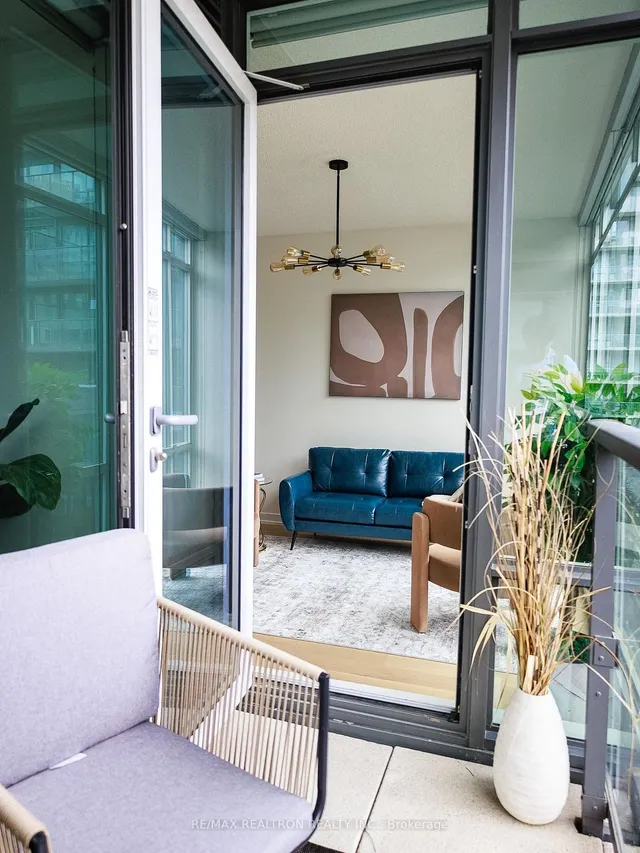 455 Front St #S302, Toronto 4
