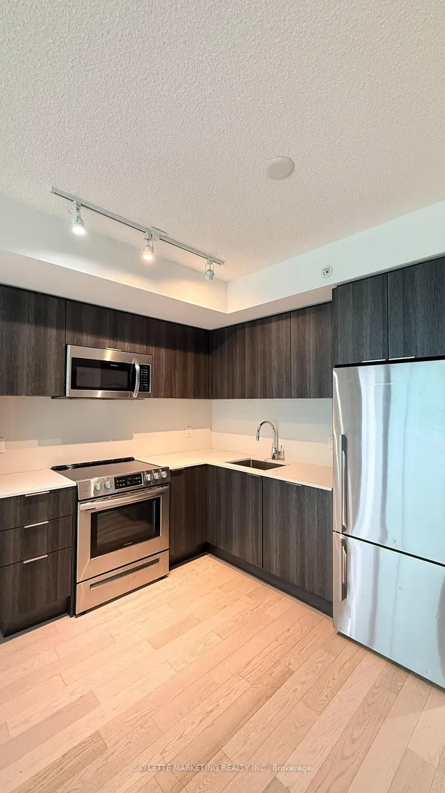 25 Richmond St #1011, Toronto 3