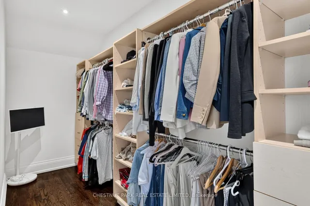 179 Yonge Blvd, Toronto 4