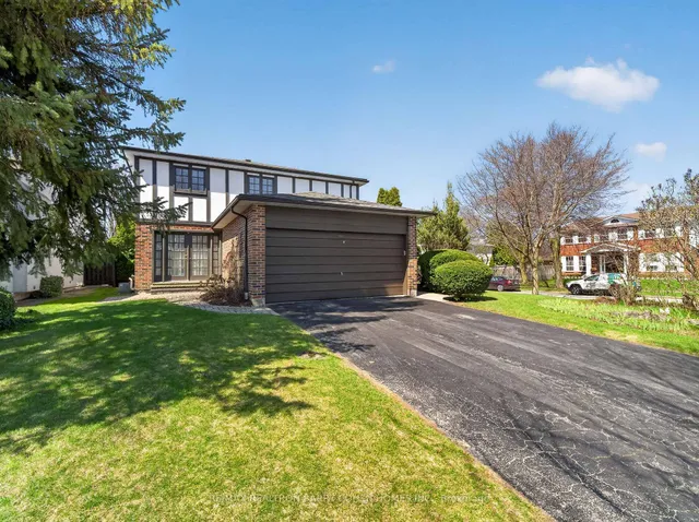 25 Harlington Rd, Toronto 3
