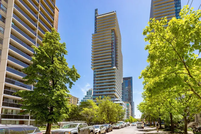 185 Roehampton Ave #1702, Toronto 4