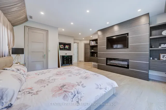 460 Hounslow Ave, Toronto 4