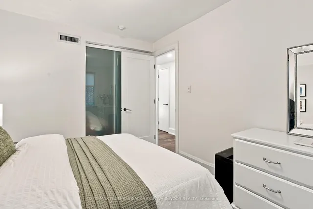 1657 Bathurst St #2A, Toronto 5