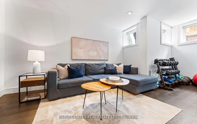 31 Kilbarry Rd, Toronto 3