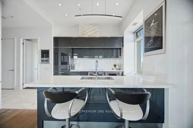 111 St Clair Ave #1903, Toronto 5