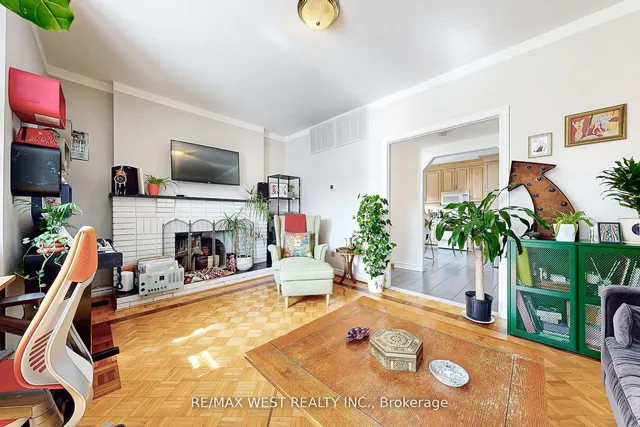 52 Heydon Park Rd, Toronto 3