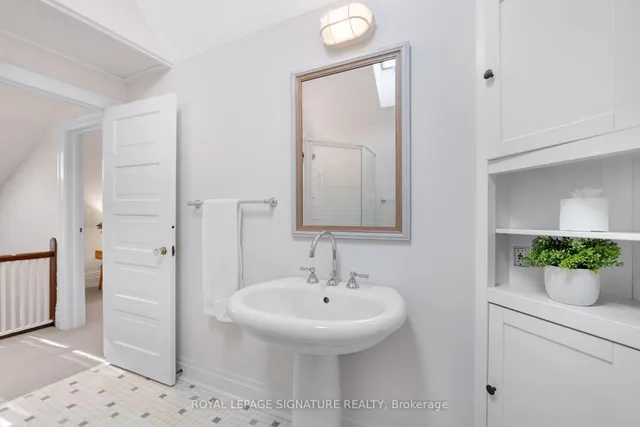 5 Jean St, Toronto 3