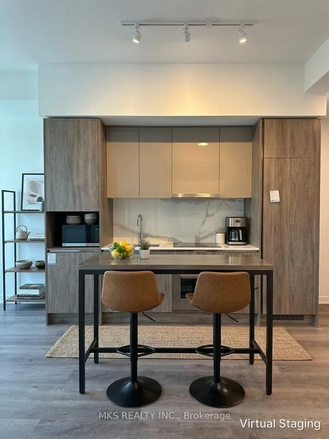 180 Front St #2505, Toronto 4